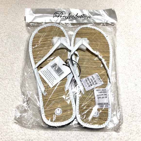 ⚡️2 for $15 White Bamboo Flip Flop Sandals Size 7 - Picture 2 of 5